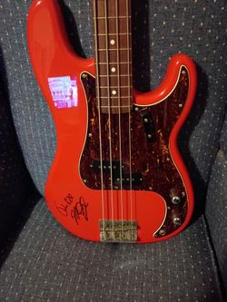 CLASSIC VIBE 60's P -BASS GUITAR