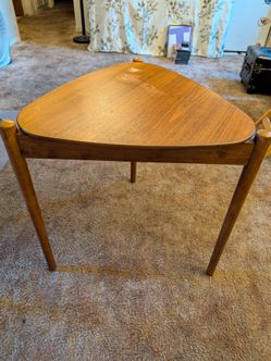 WEST ELM Retro Tripod Nesting Side Tables 22"