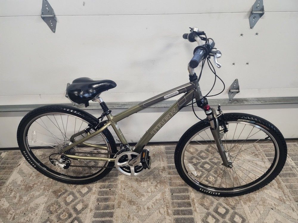 *** LADIES TREK BIKE ***