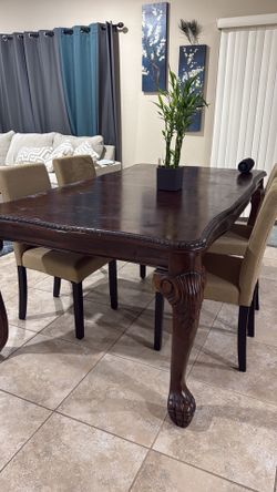 Dining table set