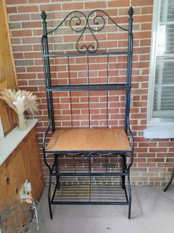 Baker's rack.