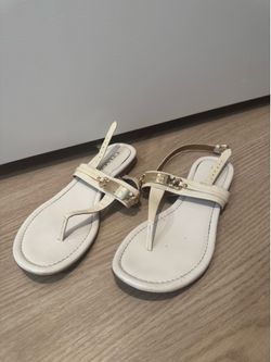 Coach Caterine White Leather Thong Sandals Gold Logo Size 7.5B Damaged