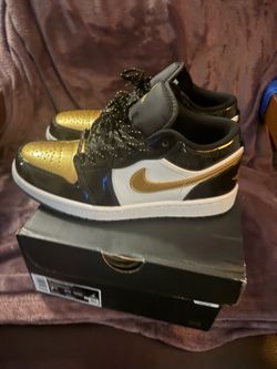 Jordan 1’s low black and gold size 7.5