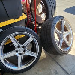 20x11 toxic wheels. 20x11s all around 850$ tires are in pretty good condition