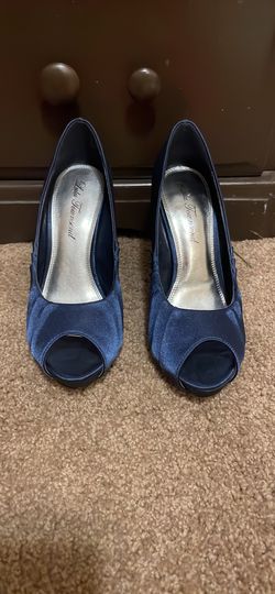 Size 7 Navy Pumps