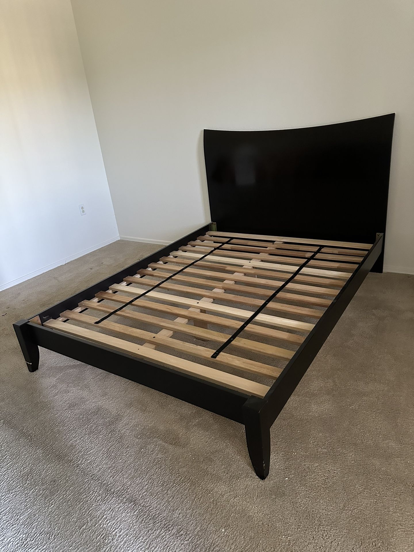 Bedroom Set - Queen Bed, Dresser, Mirror, Nightstand