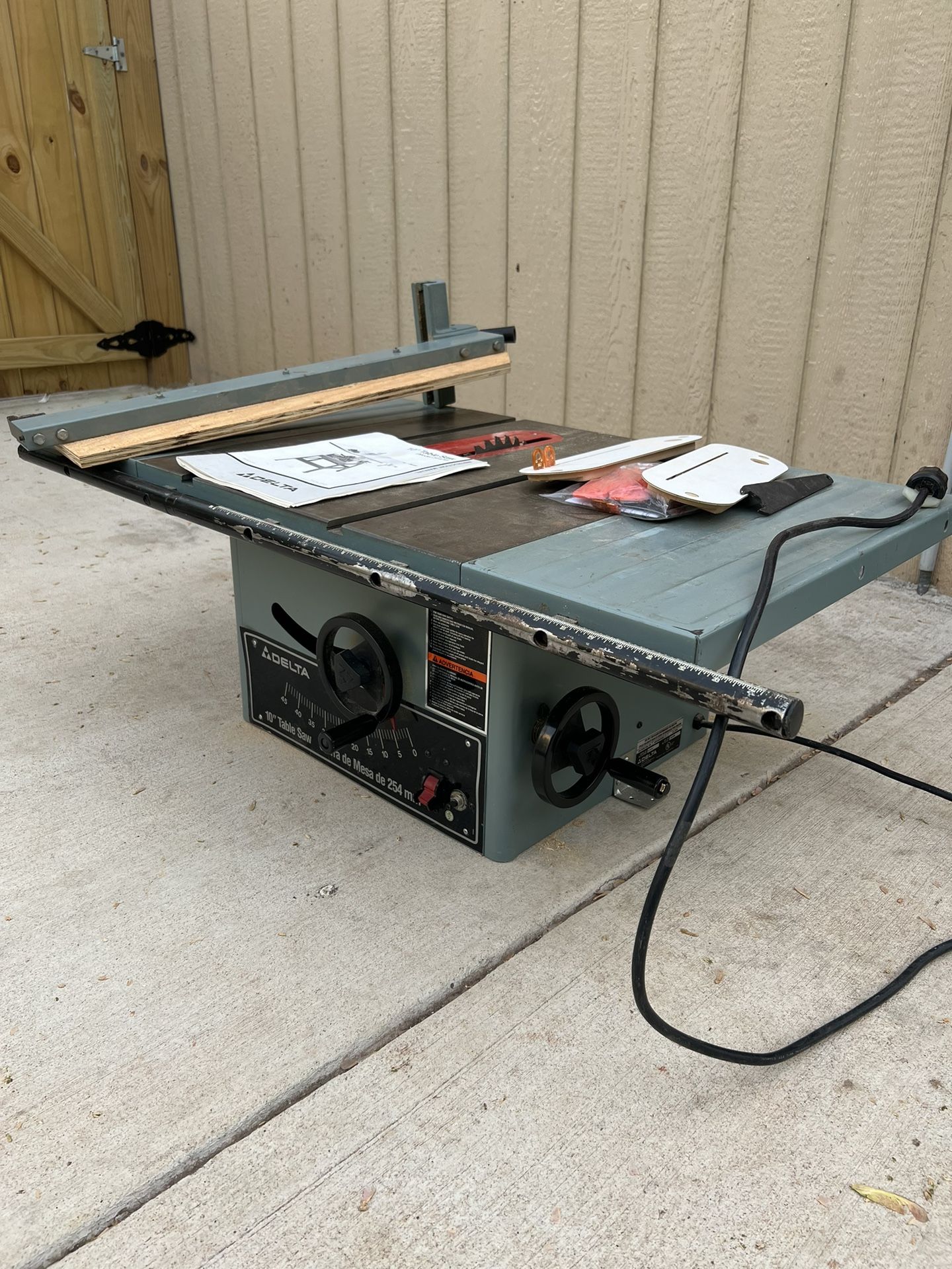 Delta 10” Table Saw Model 34-670