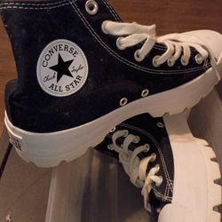 WOMEN'S CONVERSE " CHUCK TAYLOR". ALL STAR SNEAKERS 