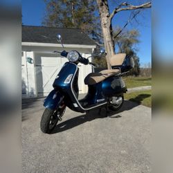 Vespa GTS 300cc - Good - 2013 - New York, NY