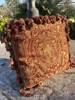 Decorative pillow for couch