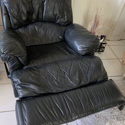 Just Today Recliner chair $50 🎈🛋🎁 First Come First Serve. Good Deal, Recliner Couch, Black, Leather, Furniture, House And Bedroom Furniture, Office