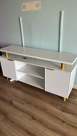 Entertainment center