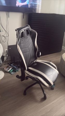 Gaming chair 5$ works can sit