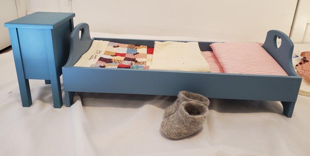 American girl Kirsten lot bed quilt nightgown housecoat sockor - Main Image