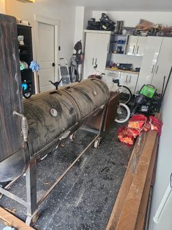 BBQ PIT / SMOKER