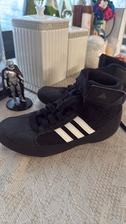 Wrestling shoes