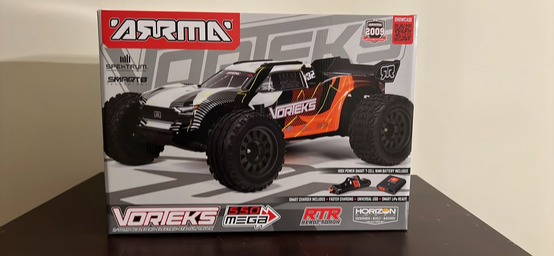 ARRMA 1/10 VORTEKS 2 Wheel Drive RTR Brushed Stadium Truck Battery & Charger
