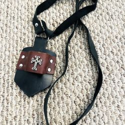 Medieval Renaissance Handcrafted Cross Leather Sword Dagger Holster