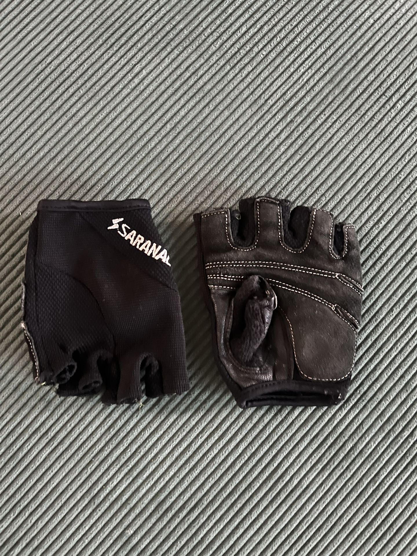 Women’s Softball Gloves