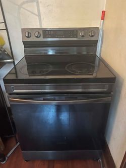 New stove. Only was used a few times. Still brand new and in perfect condition