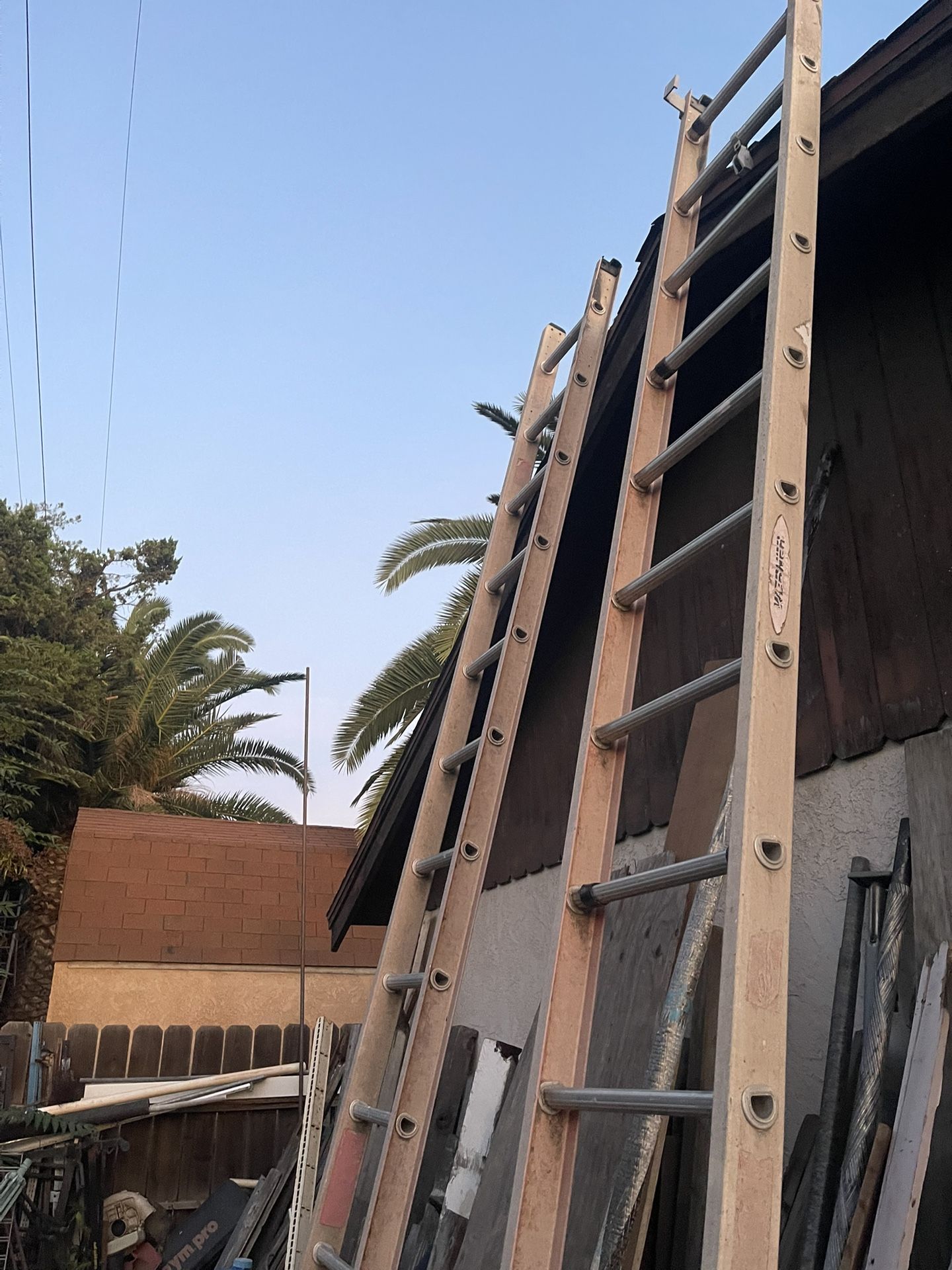 28 foot fiberglass two piece ladder