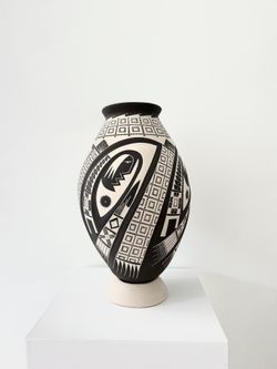 Mata Ortiz Pueblo Pottery Vase