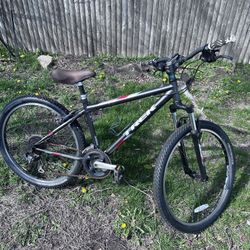 TREK 21 speed mountain bike 820 26” wheels bicycle 