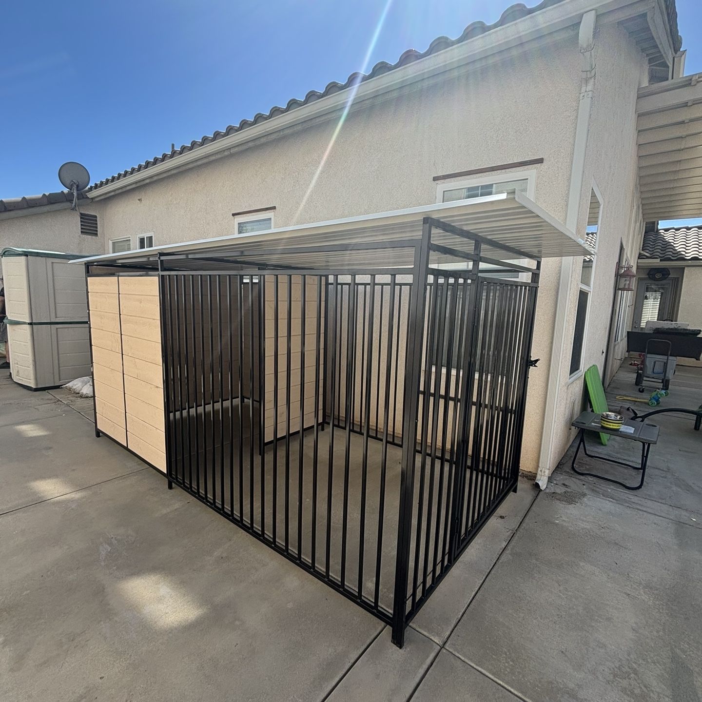 Dog kennel 