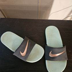 Girls Nike Slides SIZE 3