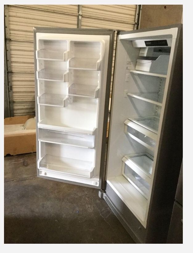 Frigidaire FPFU19F8RFC Professional Gallery 18.6 cu. ft. Upright Freezer in Stainless Steel