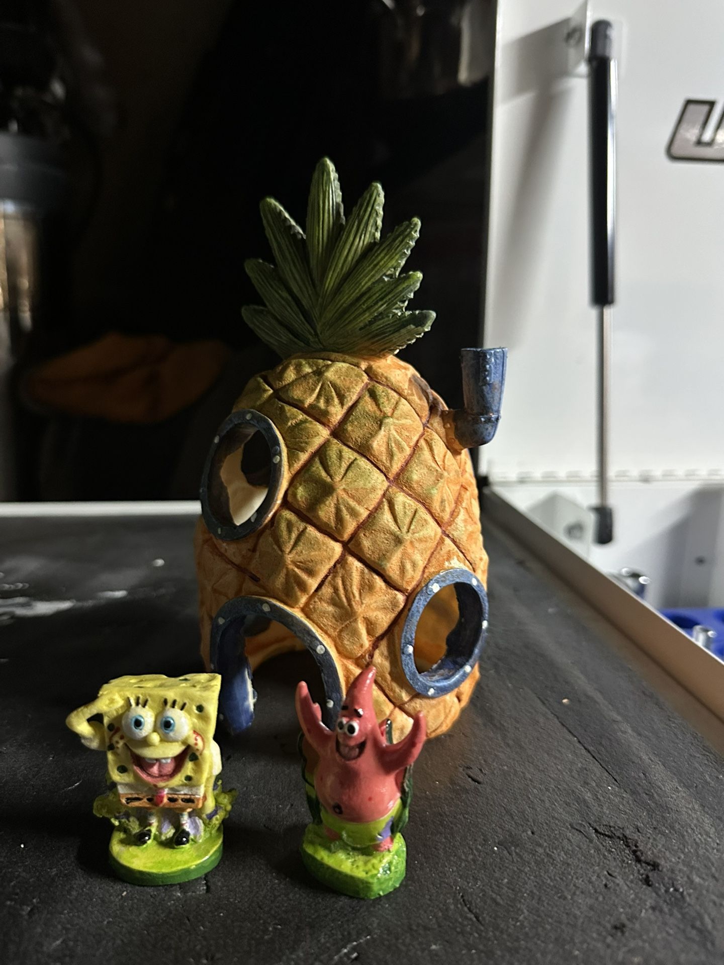 Fish Tank SpongeBob Decor