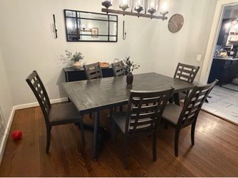 DINNER TABLE WITH 6 CHAIRS