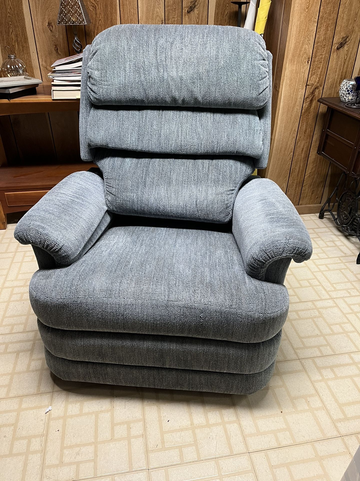 Lazy Boy Chair for Sale in Lombard, IL OfferUp