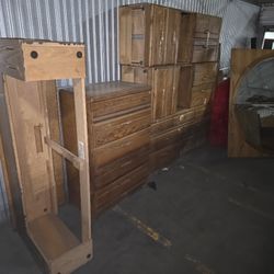 Wood Bed Room Set And Glass Display Case For Sale! SE HABLA ESPAÑOL!!!