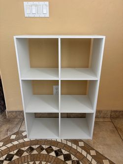 6-Cube White Storage Organizer / Bookshelf