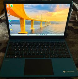 Gateway Laptop – Teal
