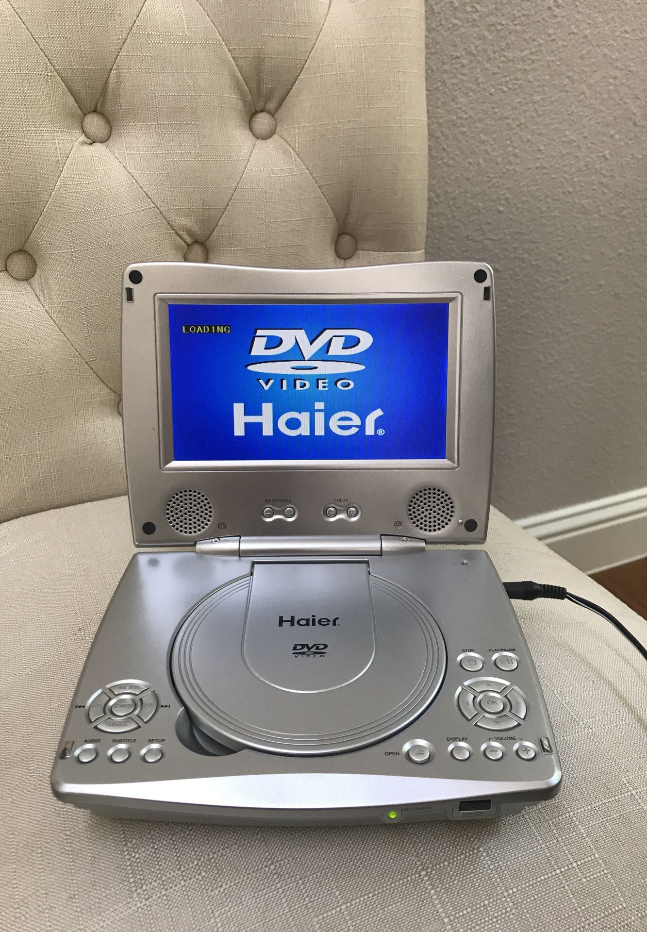 Portable DVD player - Haier