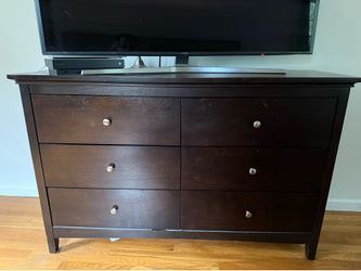 Chestnut dresser set