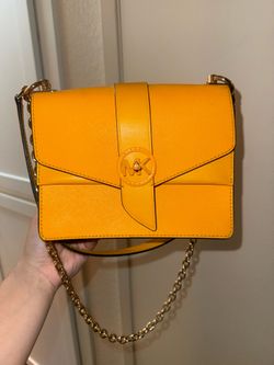 Women’s crossbody purse