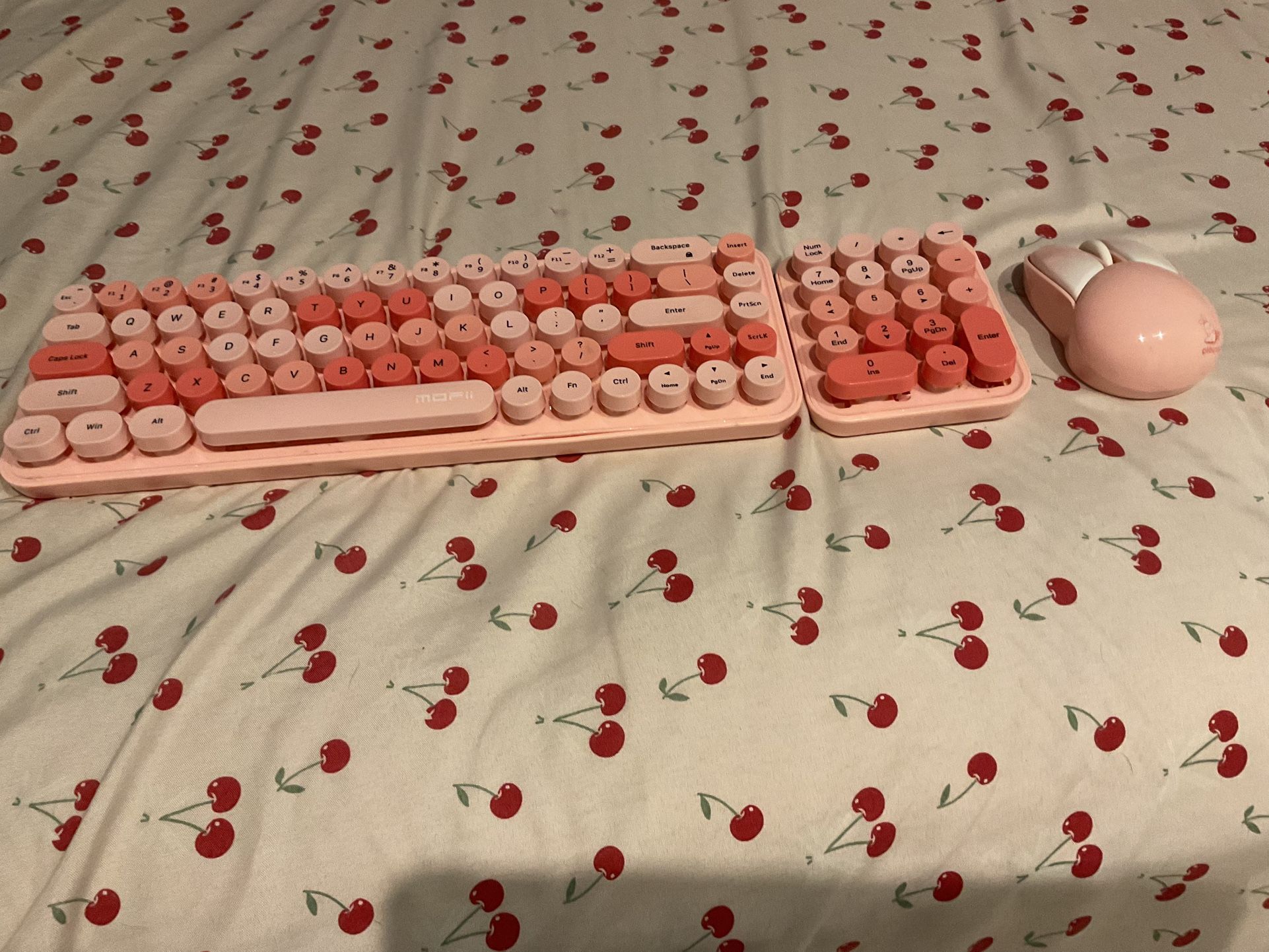 Moffi Pink Wireless Keyboard, Including Mouse, And Number Pad. (requires Batteries)