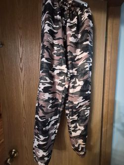 Camouflage Jogger Pants Black/green/tan/light beige Size Large