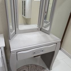 Make Up Vanity