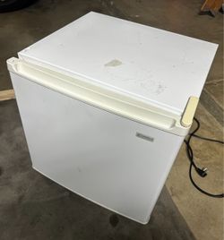 FREE: Mini Fridge for parts or repair