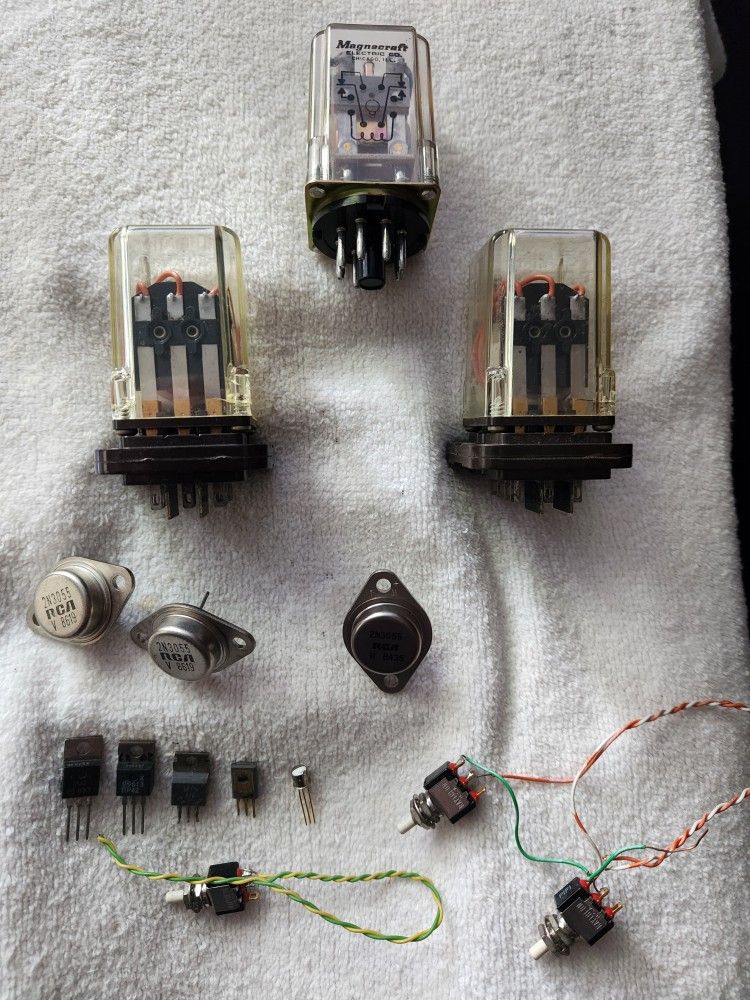 Miscellaneous lot of electronic components. Relays, switches, transistors, etc. These are UNTESTED items.
* Cash 💸 only, please. Front Door pick-up