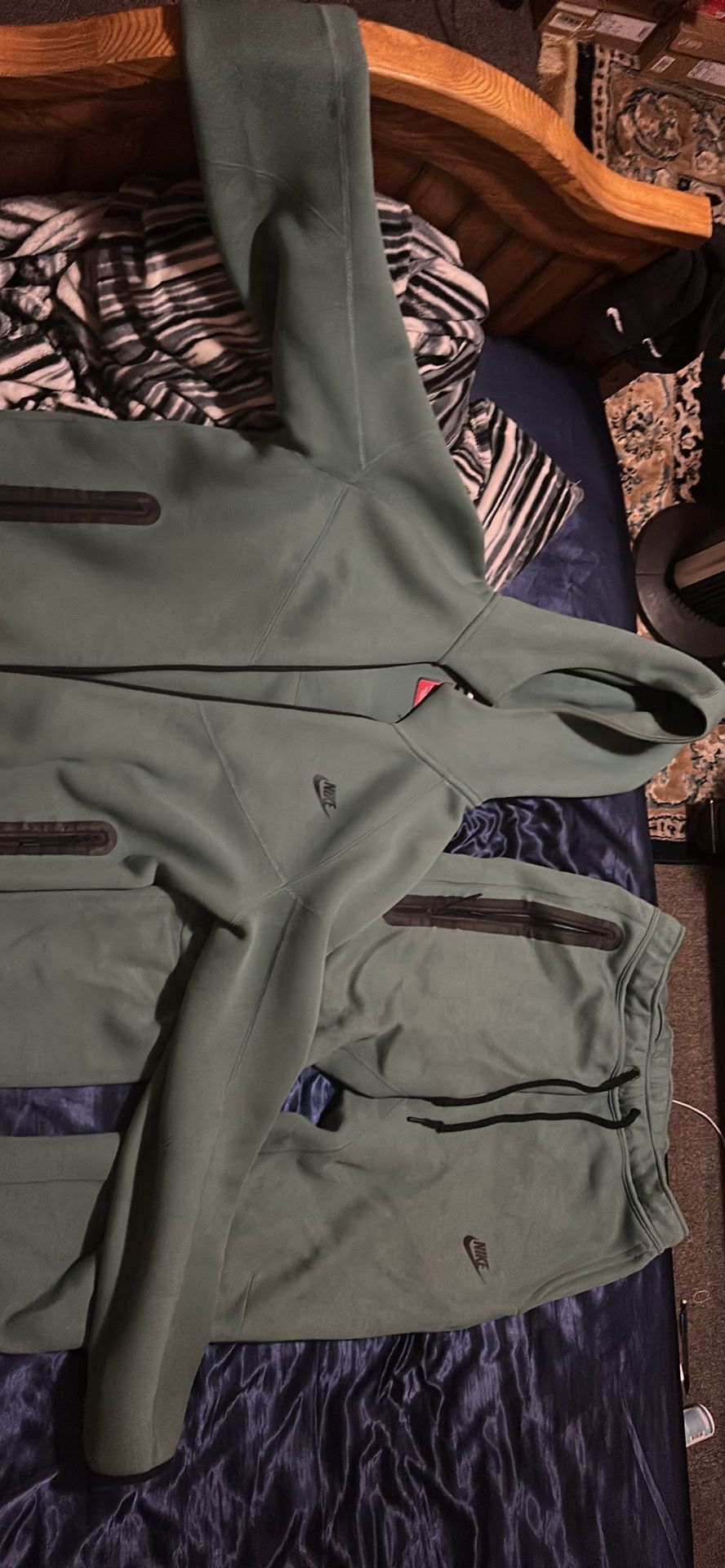 Nike Tech Fleece Sweatsuit (Windrunner) 