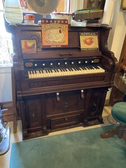 Pump organ excellent condition solid wood