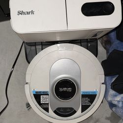 Shark  Robot Vacuum AV2501S