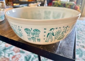 Vintage Pyrex Amish Butter Print Mixing Bowls and Dish