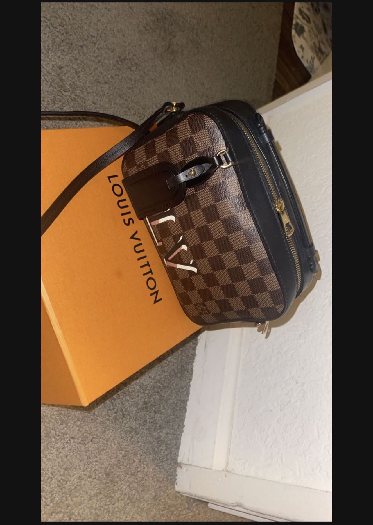 Louis Vuitton / Santa Monica Crossbody Bag for Sale in Fairfield, CA -  OfferUp