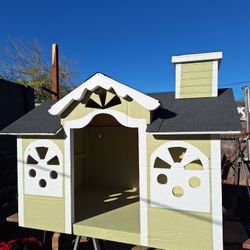 Wood Dog House 